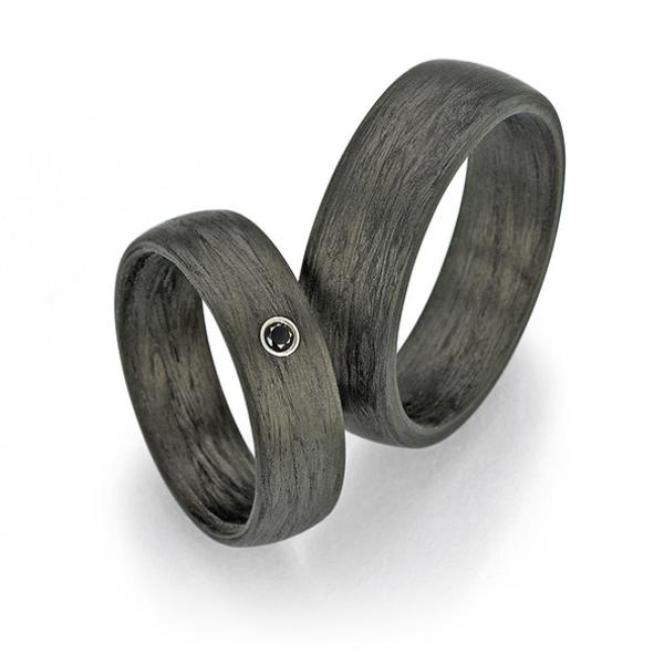 Fischer Trauringe Carbon Eheringe Dark Matter 23 97000/060 + 22 97000/070